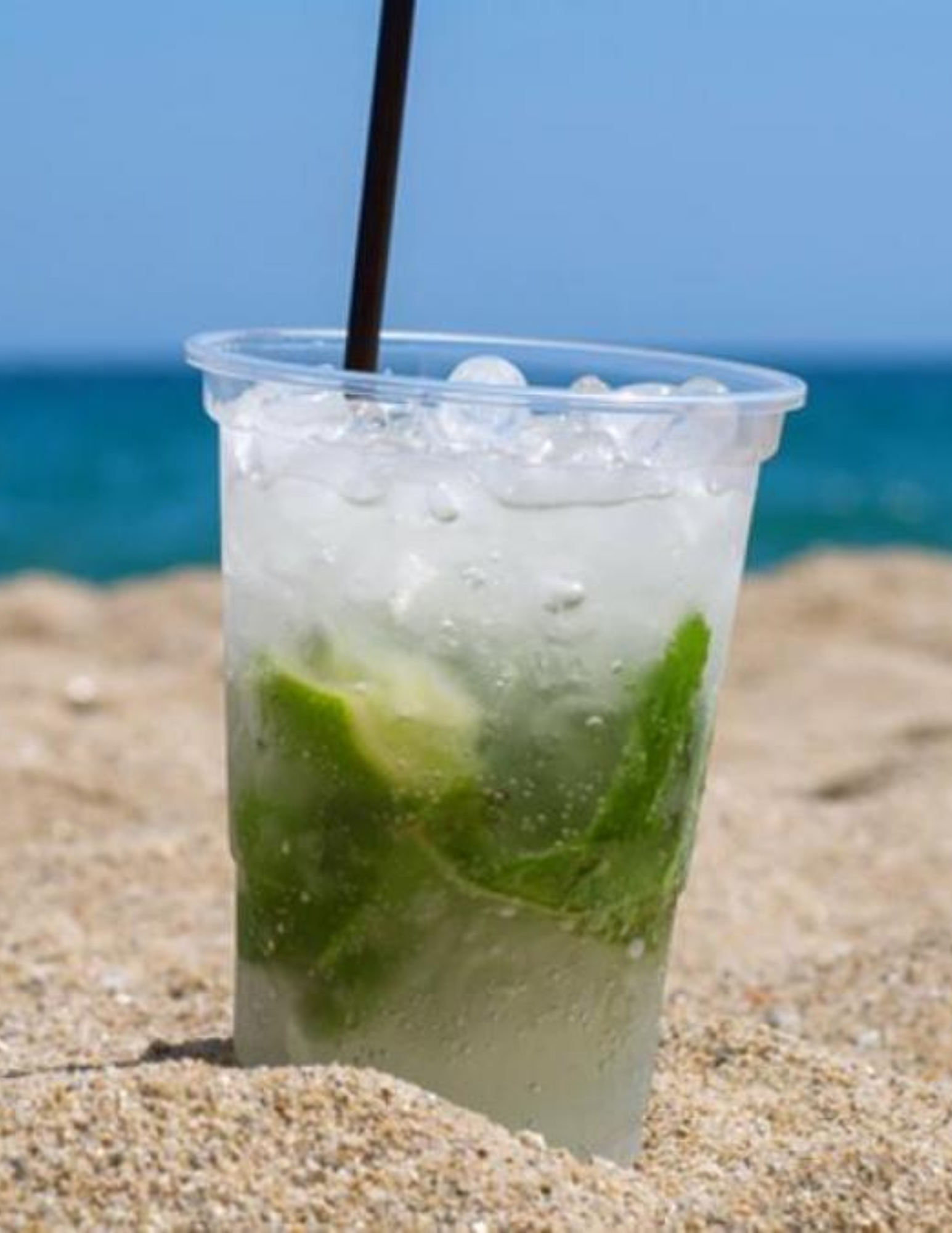 Mojito servido en Marea Beach Albufereta, Alicante